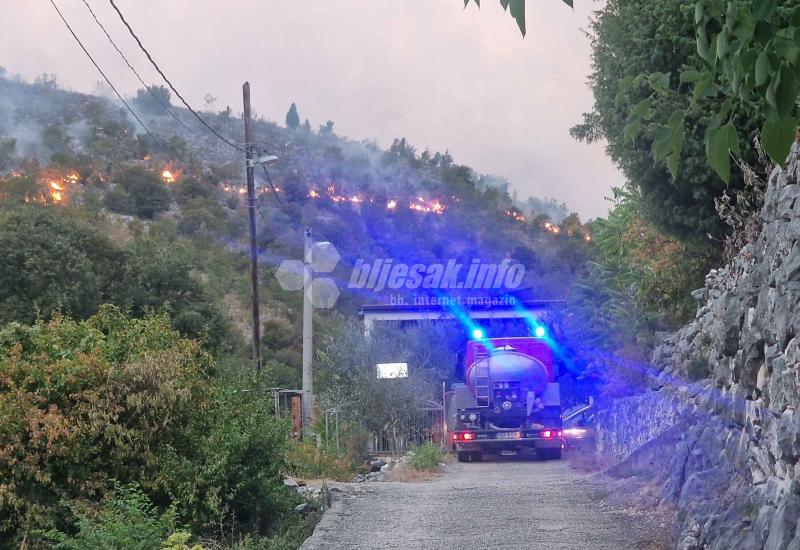 Vatrogasci cijelu noć proveli na terenu, požari oko Mostara ne prijete kućama